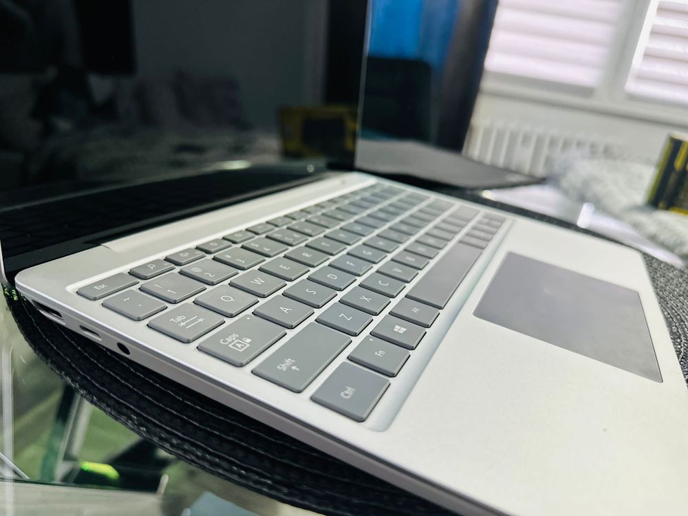 Mega elegancki Laptop MICROSOFT Sufrace 8gb ram 128gb ssd Windows10