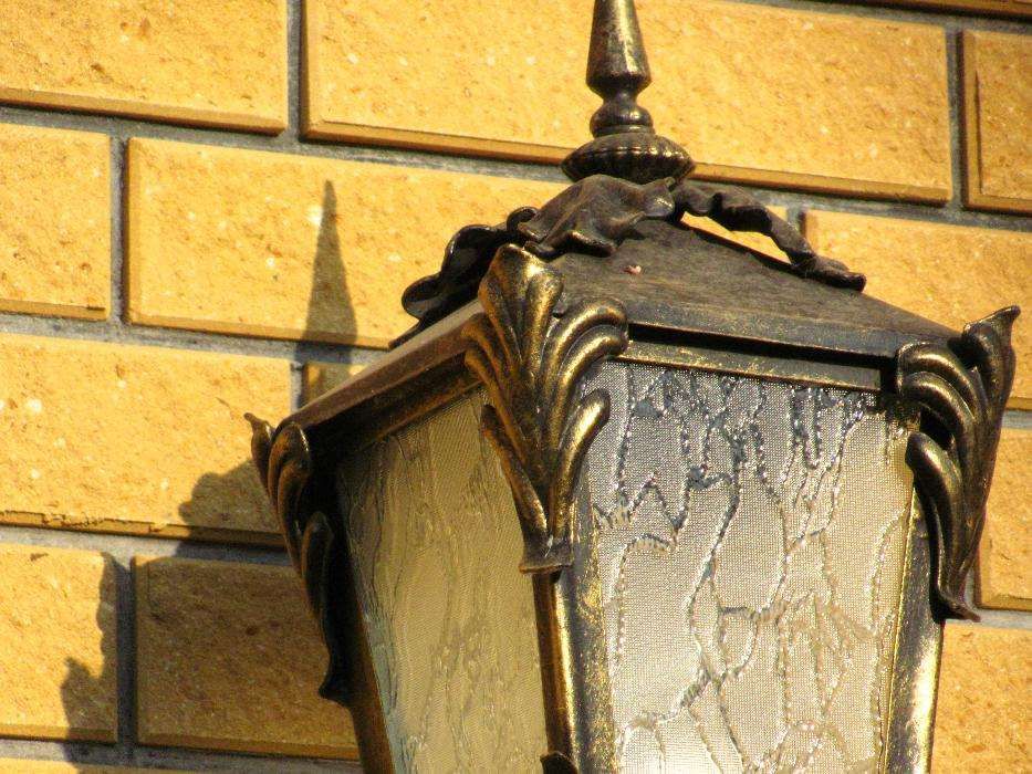 Уличный светильник с элементами ковки