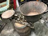Balança antiga de pratos