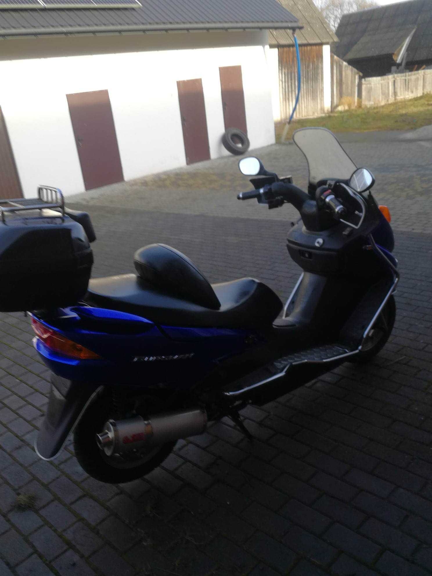 Skuter suzuki 125 cm3