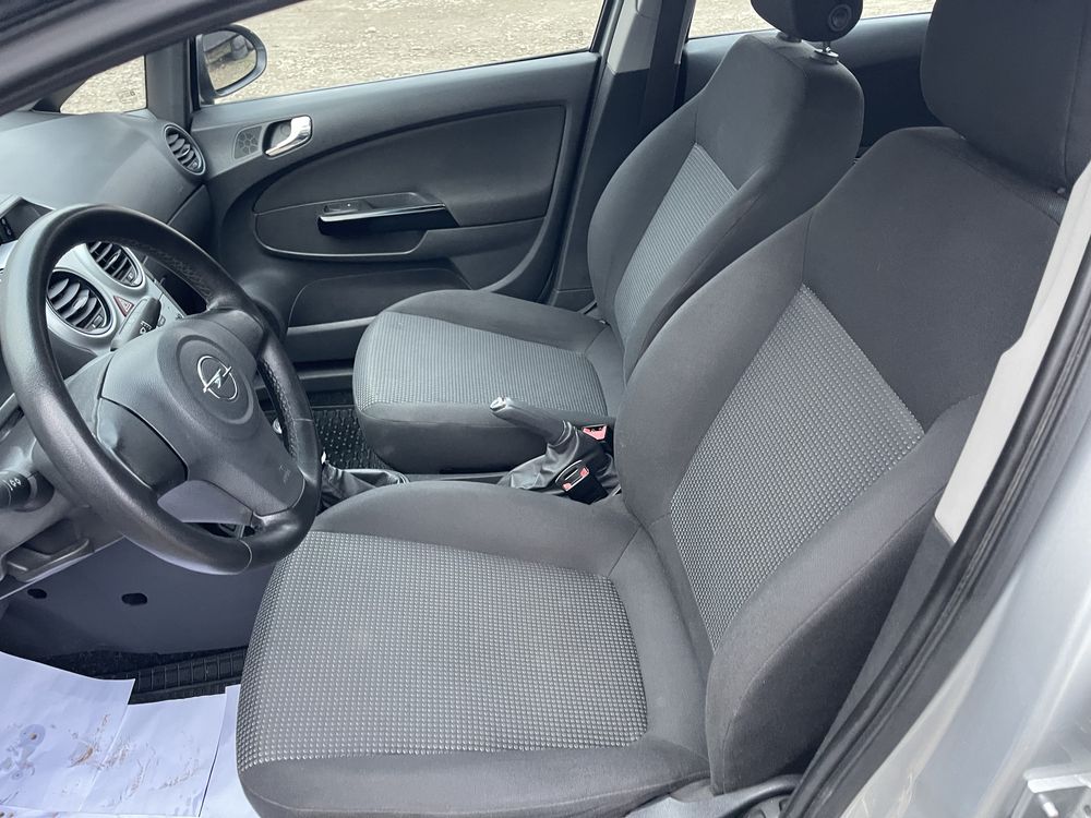 Продам  обмен Opel Corsa 1.2  бензин 5 дверный