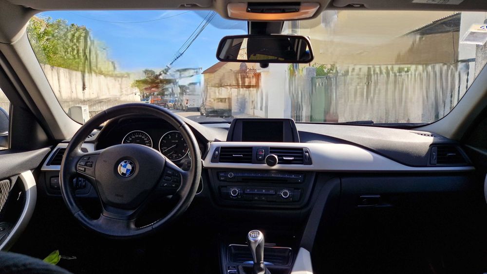 Carrinha BMW 318D Touring - 2013 - Nacional