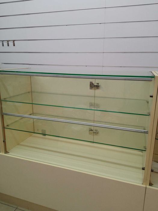 Тумби торгові 2 шт. по гарній ціні.