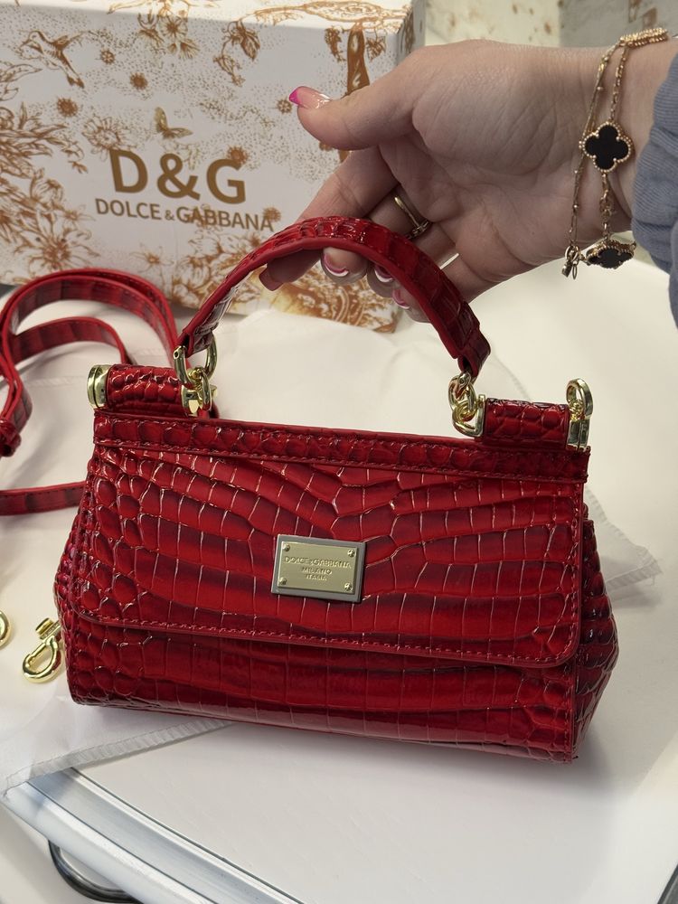 Маленькая красная лаковая сумка mini dolce & gabbana sicily