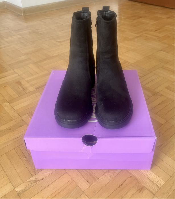 Czarne zamszowe botki rozmiar 37