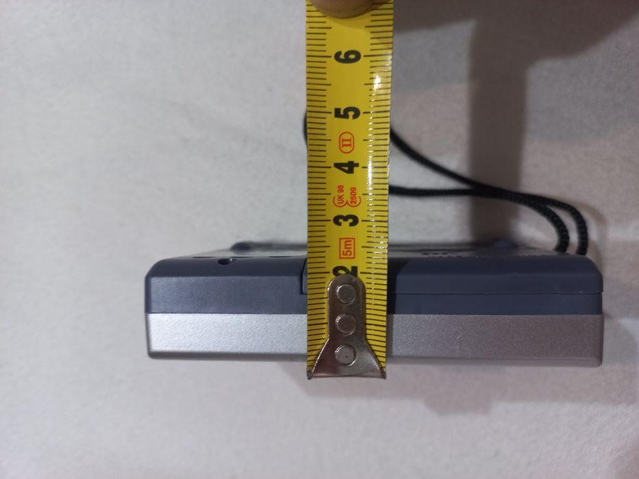 Rádio a pilhas (2AA) Novo.