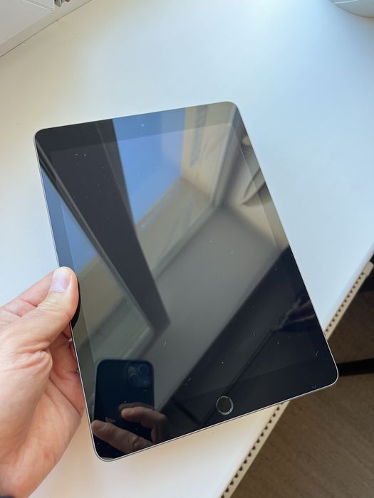 Продам Apple iPad 6 покоління 32Gb
