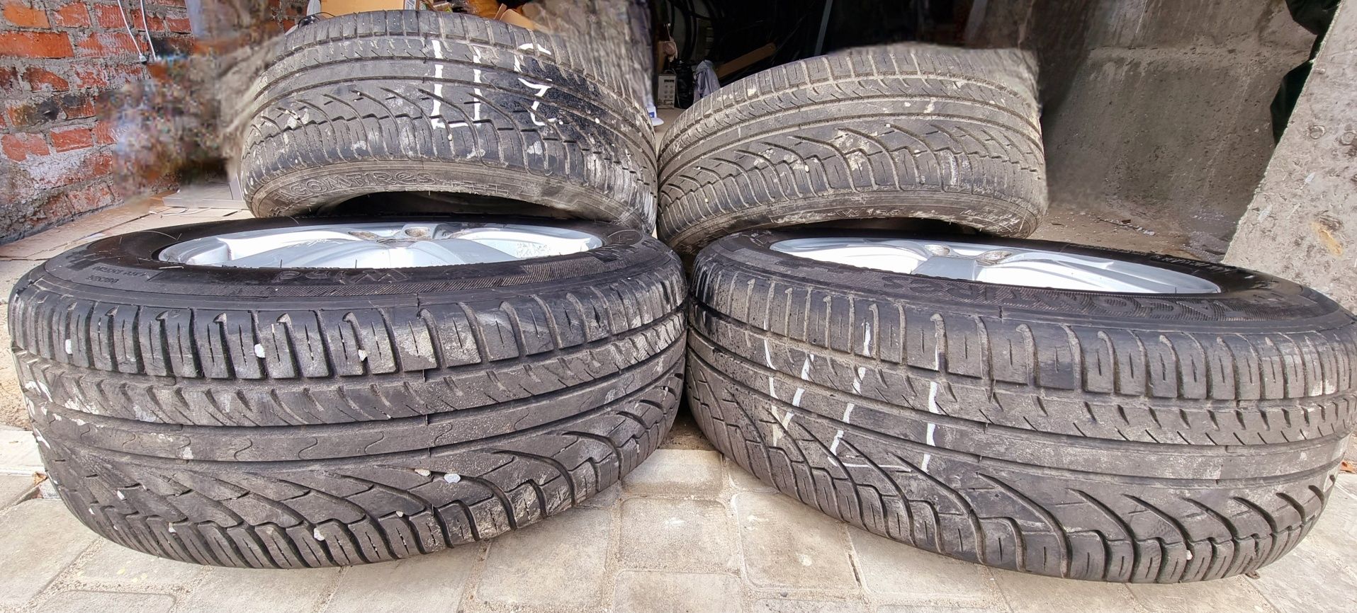 Диски з резиною 225/55/R17 ET35 5×120 Dezent