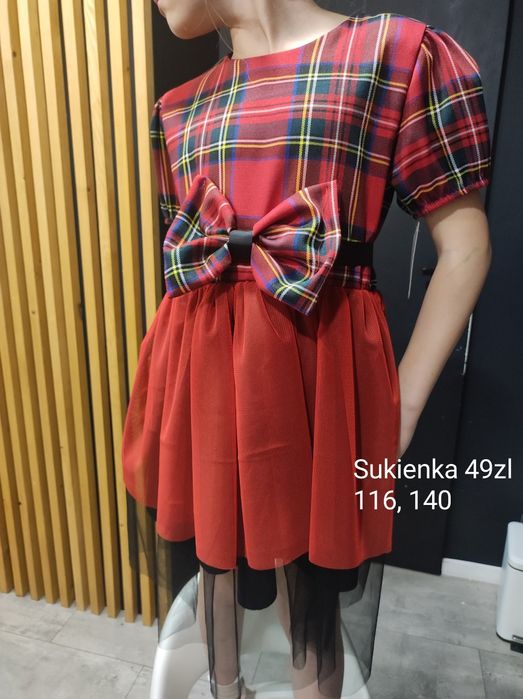 Piekna sukieneczka kratka świąteczna