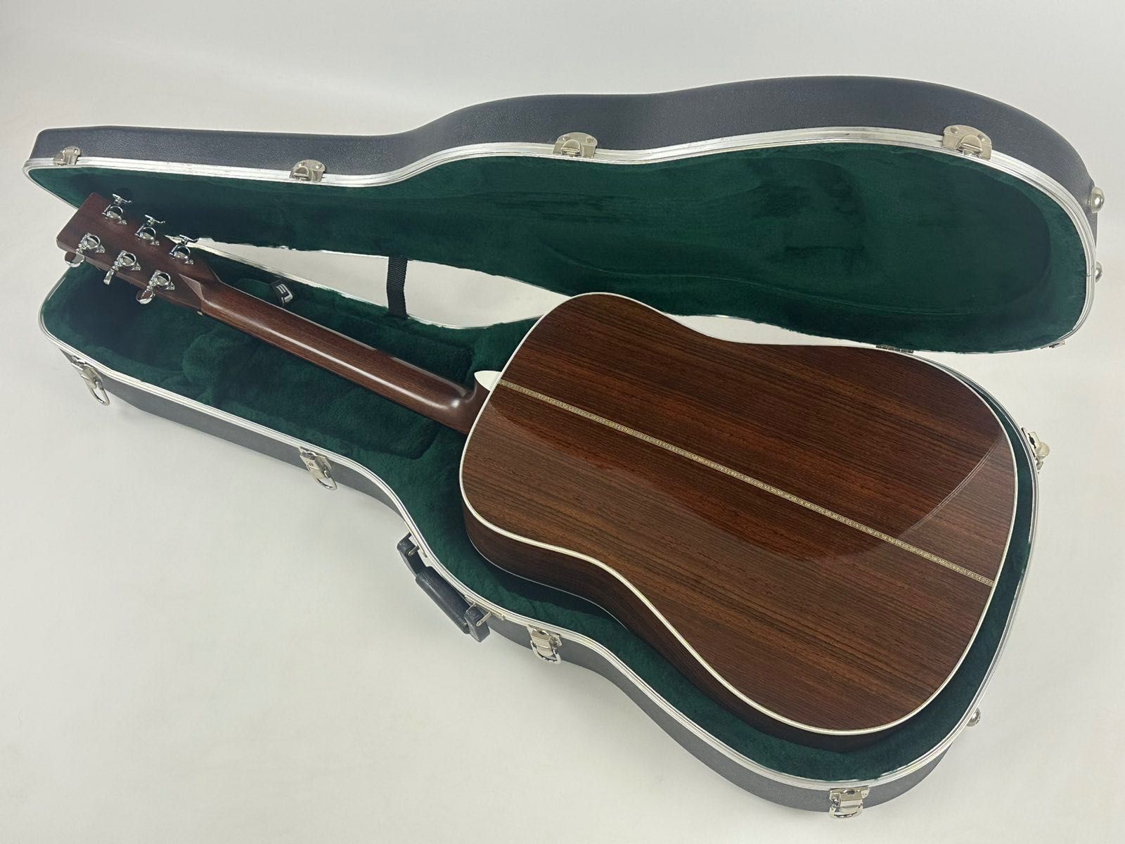 2014 Martin HD-28 Sunburst (+fishman+Martin’s Liquid Metal pins,3000$)