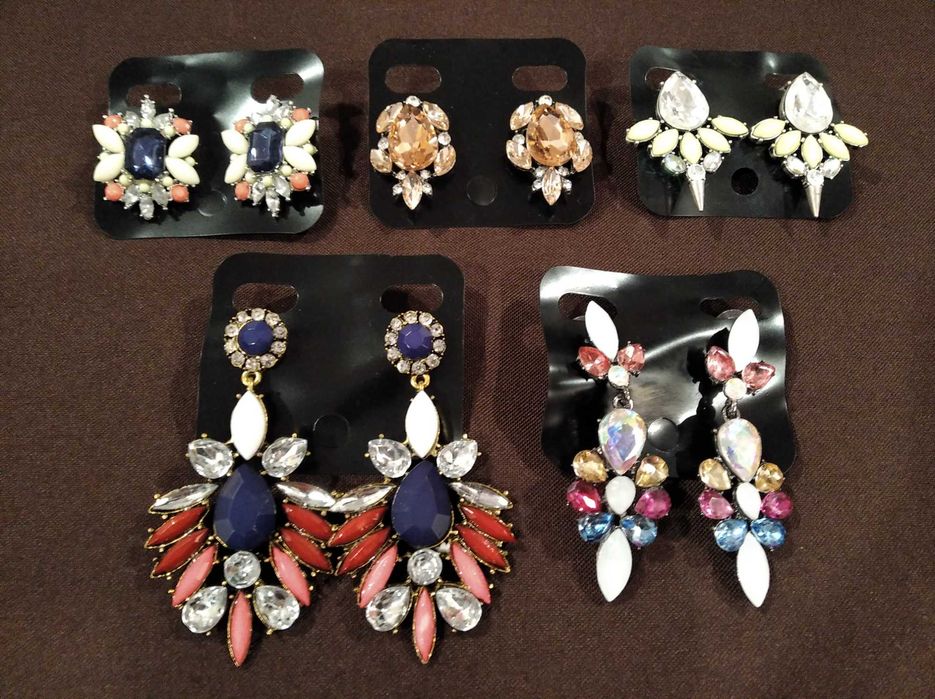 Bijuteria: brincos variados