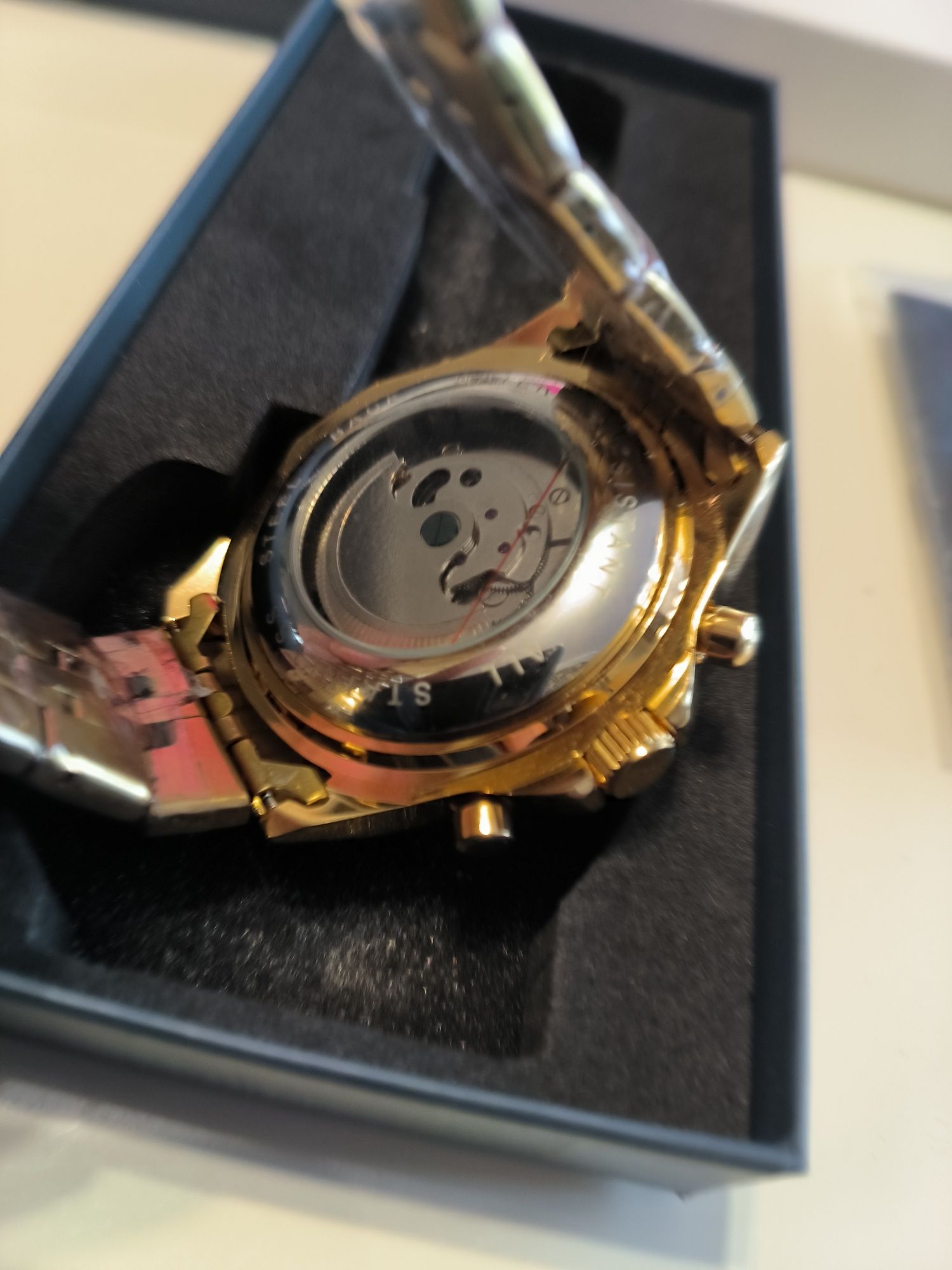 Zegarek Lige męski z Tourbillonem , złoty i duży .