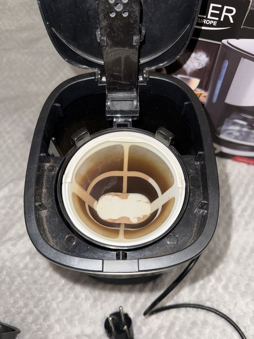 Кавоварка крапельна ADLER AD-4407