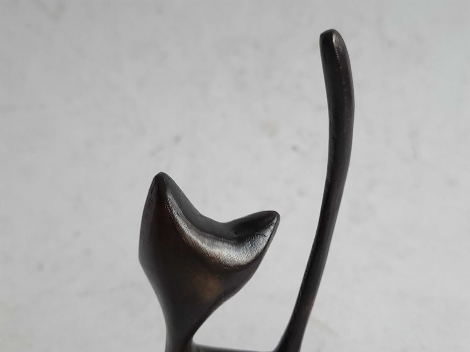 Figurka kot na podstawce (mosiądz)