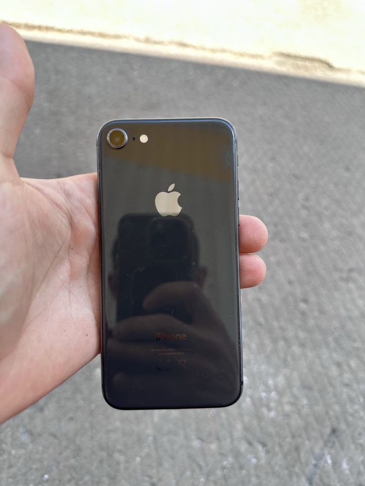 Продам iPhone 8 64gb