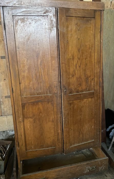 200-letnia szafa dębowa