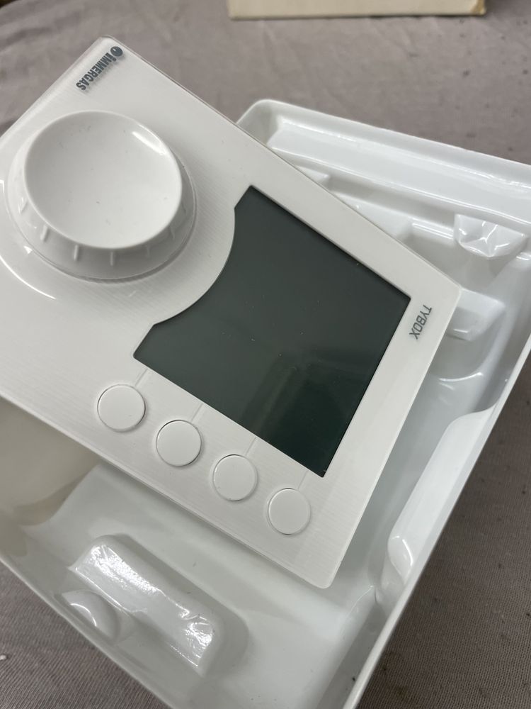 Termostat elektroniczny z programowaniem tygodniowym TYBOX