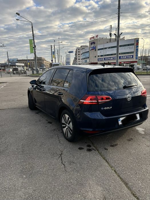 Продам Volkswagen E-Golf 2014 года 24 квт