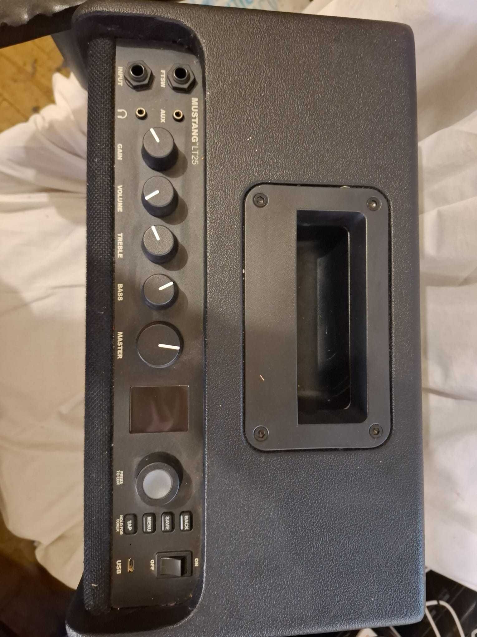 Guitarra eletrica Squire + Aplificador