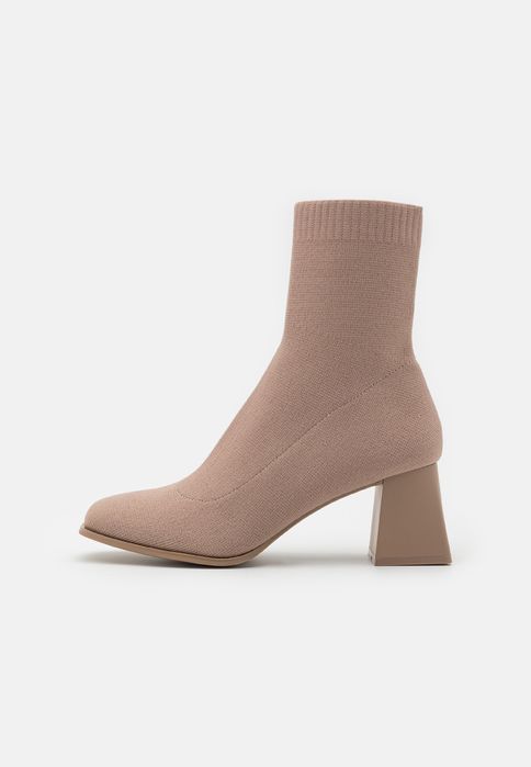 Botki wiosenne beżowe Call It Spring 36