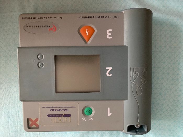 Продам дефибриллятор автоматический HeartStream