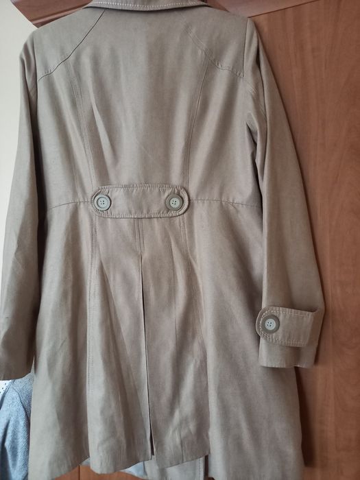 Trencz beżowy, nowy bez metki rozmiar 40 wypada na S