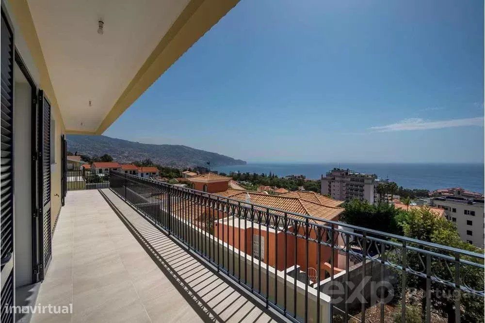 "Luxuosa Moradia em São Martinho, Madeira"