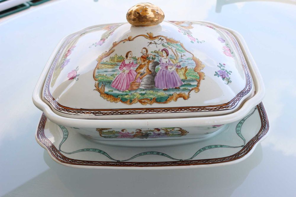 Prato Coberto Terrina com Prato Porcelana Chinesa Cenas Galantes XX
