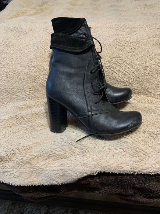 Продам взуття жіноче ботінки