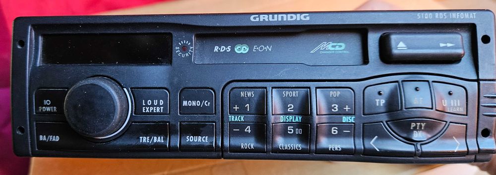 3 auto-rádios antigos .