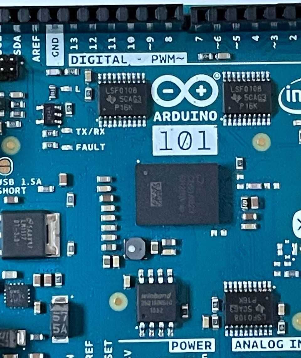Оригінальний засіб розробки Arduino 101 (чіп Intel Curie)