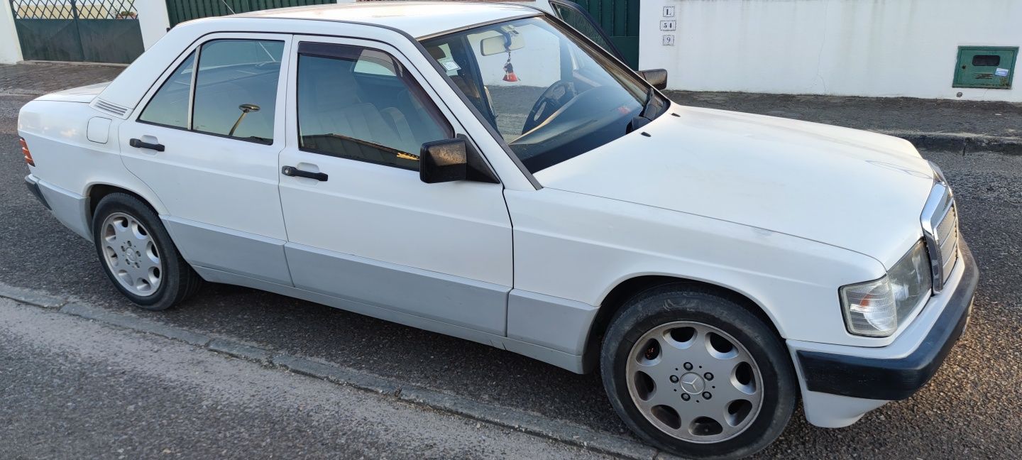 Mercedes- Benz 190D