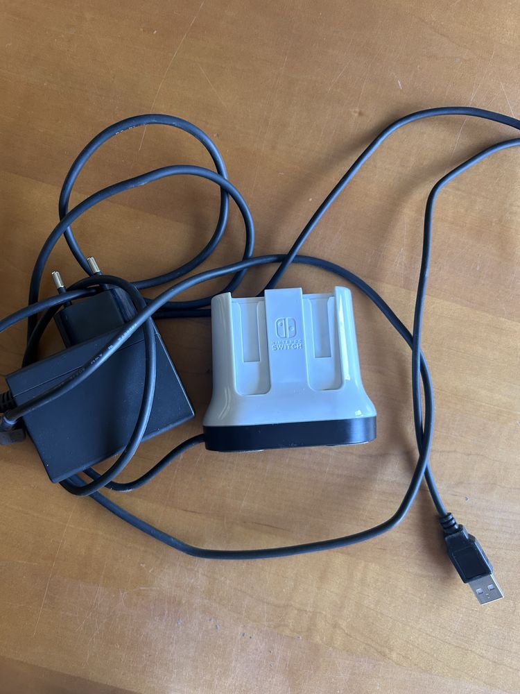 Venda de Nintendo OLED Switch com 3 comandos e acessórios