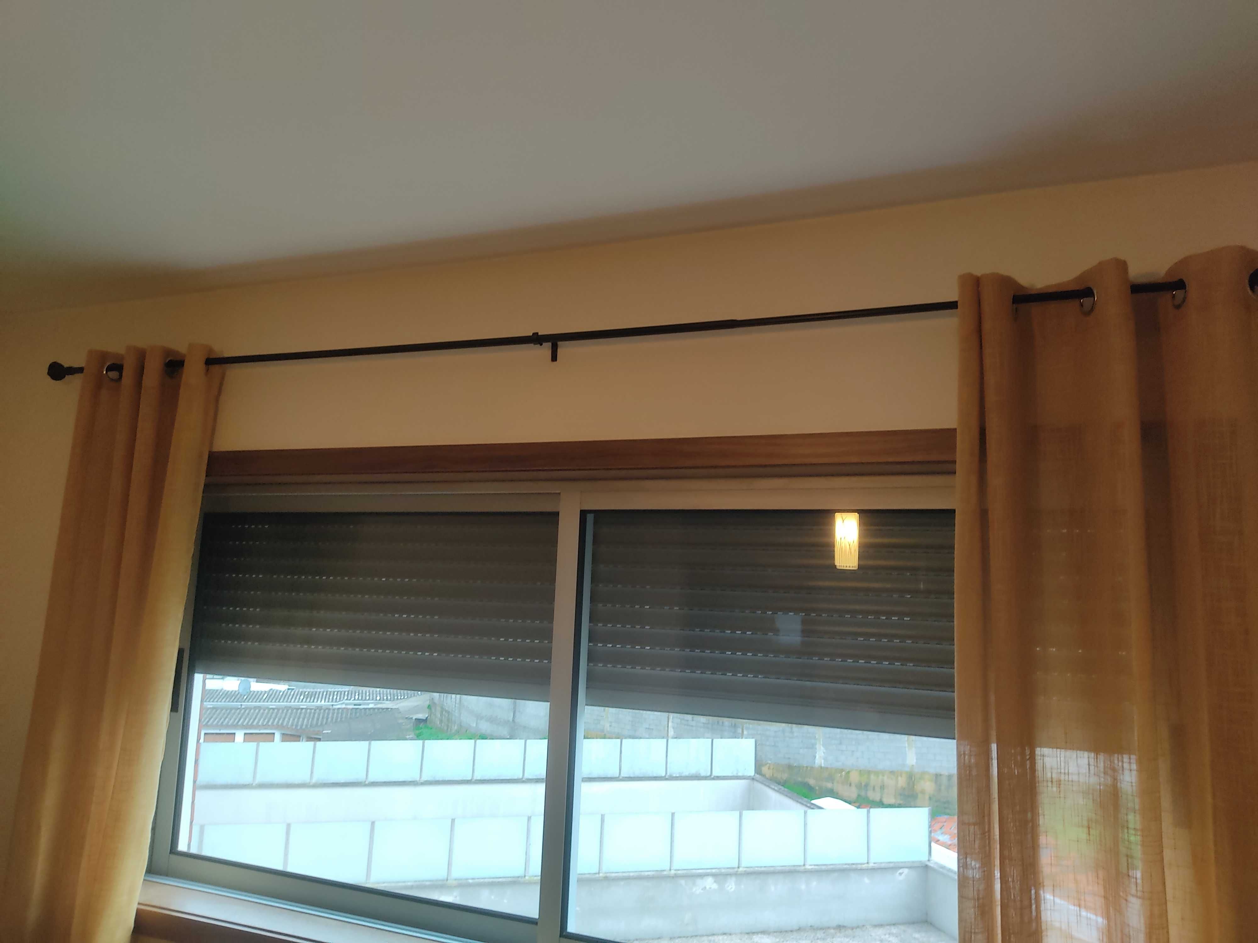 Vendo conjunto de cortinados e varão