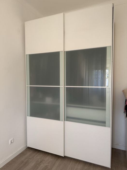 Roupeiro Ikea em otimo estado.