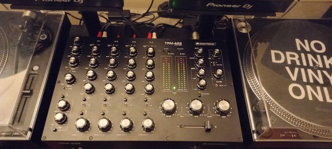 Mesa de mistura Omnitronic TRM-422