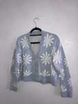 sweterek w stokrotki kwiaty baby blue aesthetic