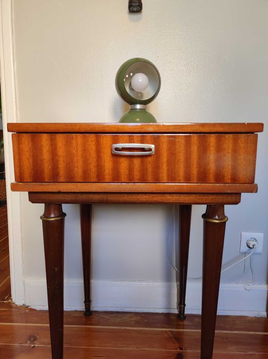 Mesa de Cabeceira ou de Apoio Vintage
