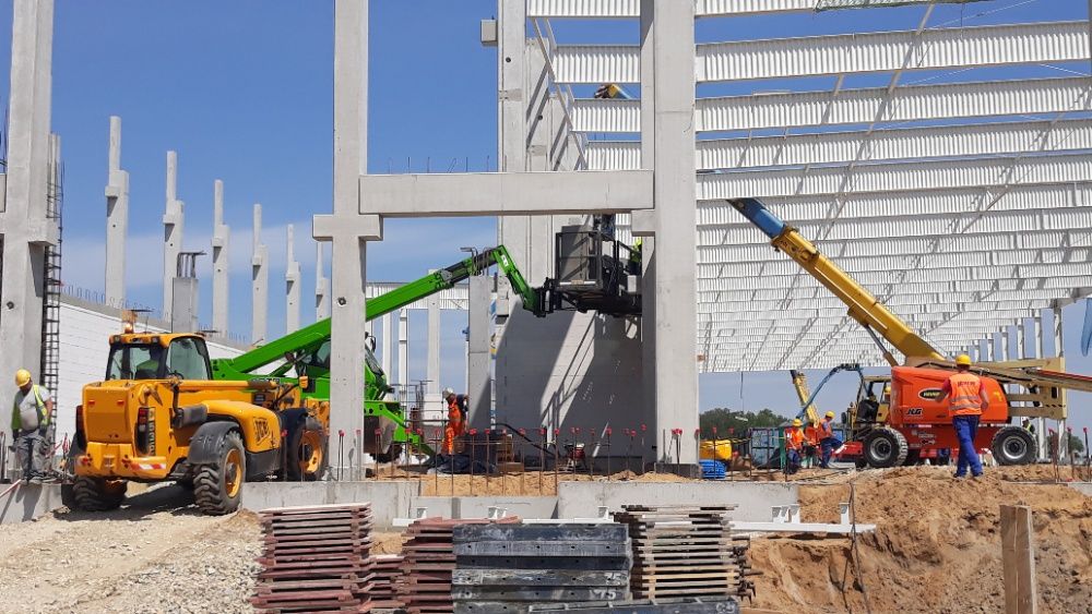 wynajem ładowarek teleskopowych Merlo JCB ładowarki Manitou obrotowe..