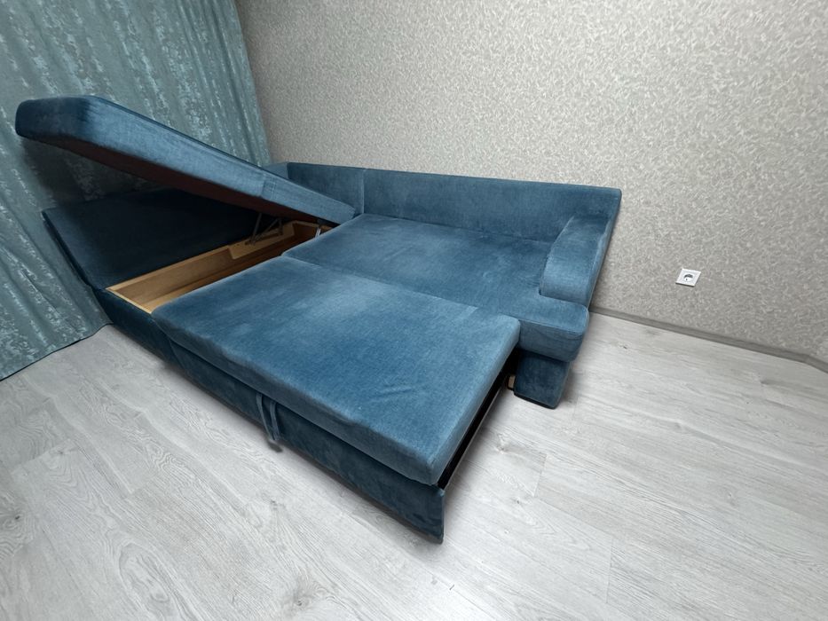 Диван кутовий ( смарагдового кольору)