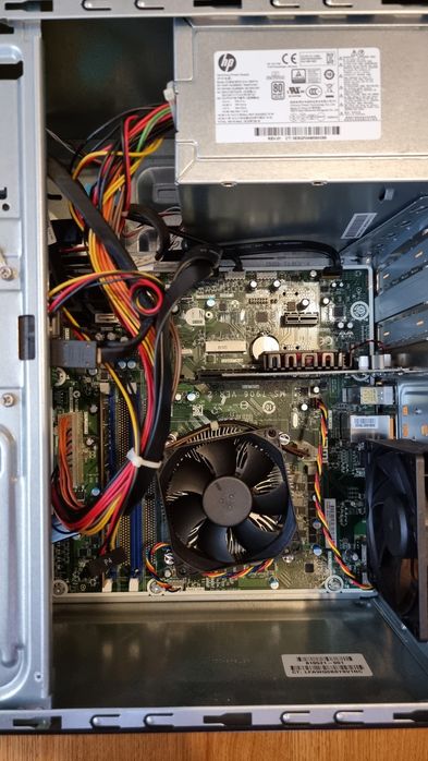 Computador desktop HP Pavilon.