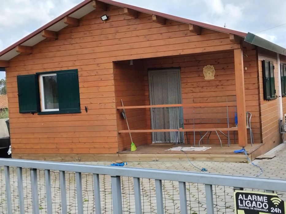 Casa madeira T2 + casa antiga (ruínas)