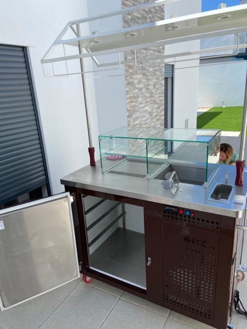 Carrinho móvel refrigerado com atrelado para transporte