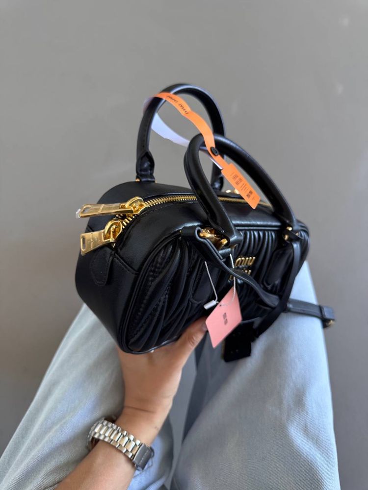 Шкіряна сумка miu miu