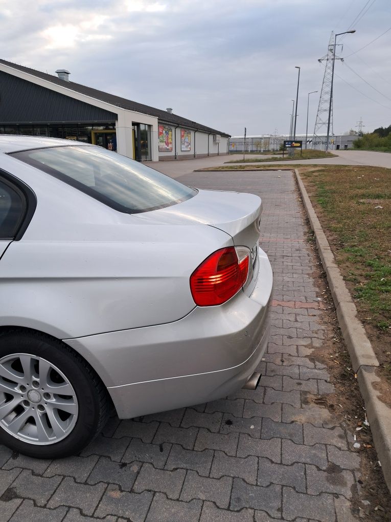 BMW 2,0 benzyna w sedanie ,E90