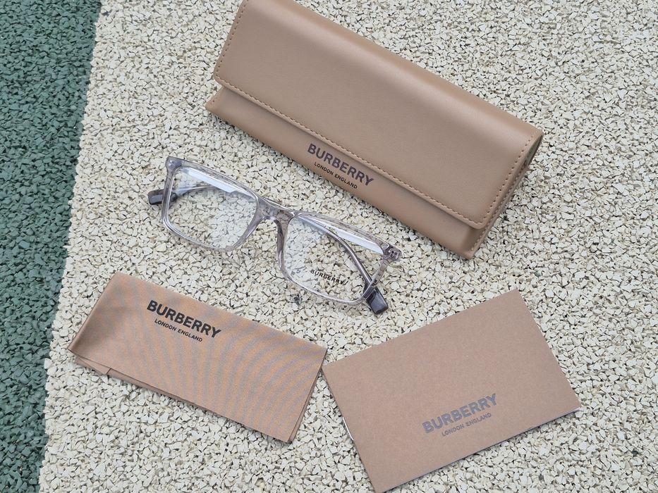 Прозорі прямокутні оправи  Harrington  B2339 від  Burbery!