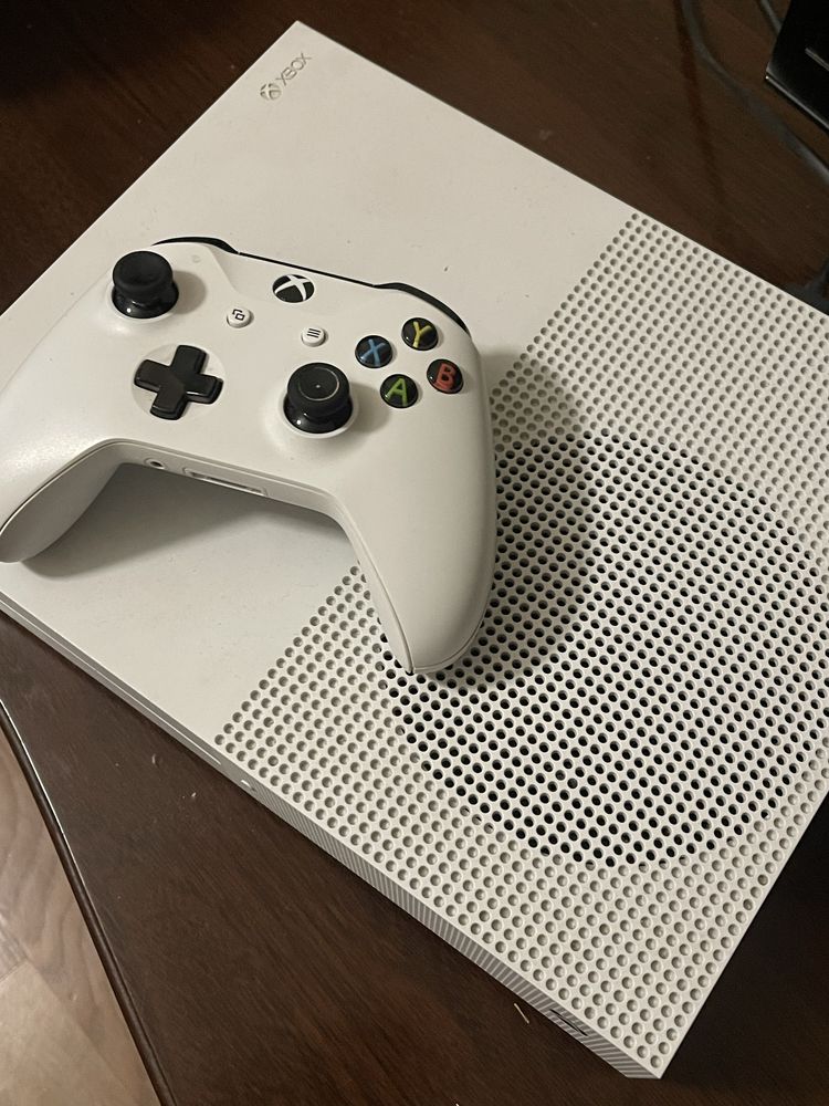 Xbox белый с джойстиком