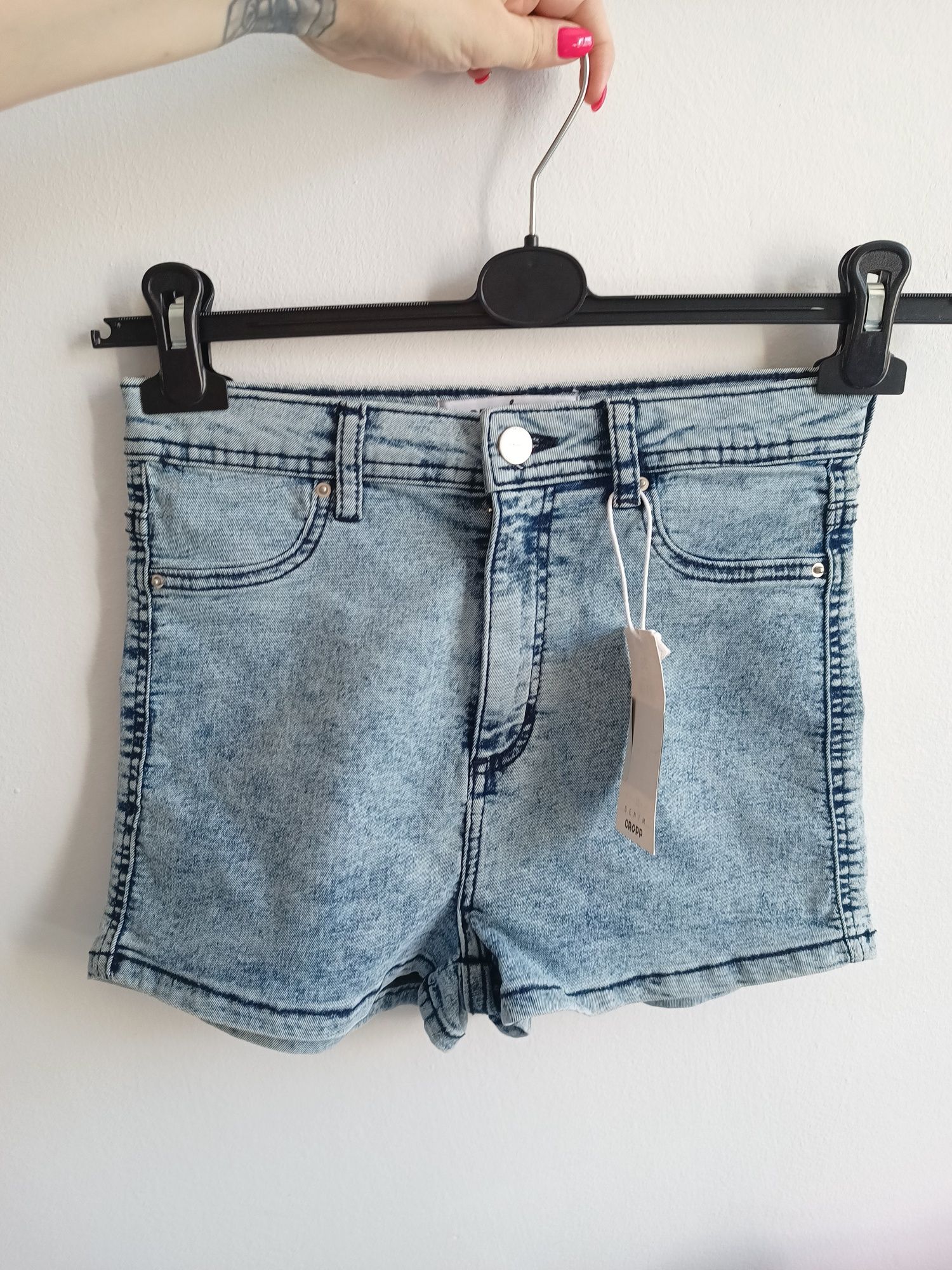 Krótkie spodenki damskie szorty jeansowe Cropp 36