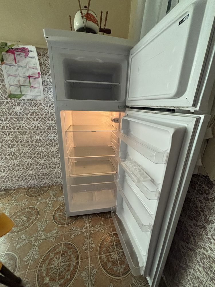 Frigorífico com Congelador