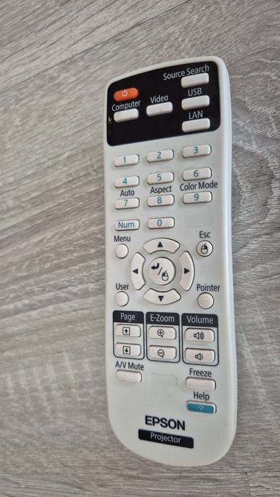 Projektor Epson EB-S02 - lampa tylko 110h!